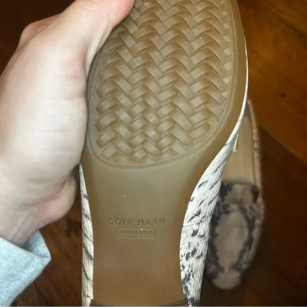 Cole Haan Women's Snake Print Loafer Goto Pearson Loafer Gray Beige Leather 5.5